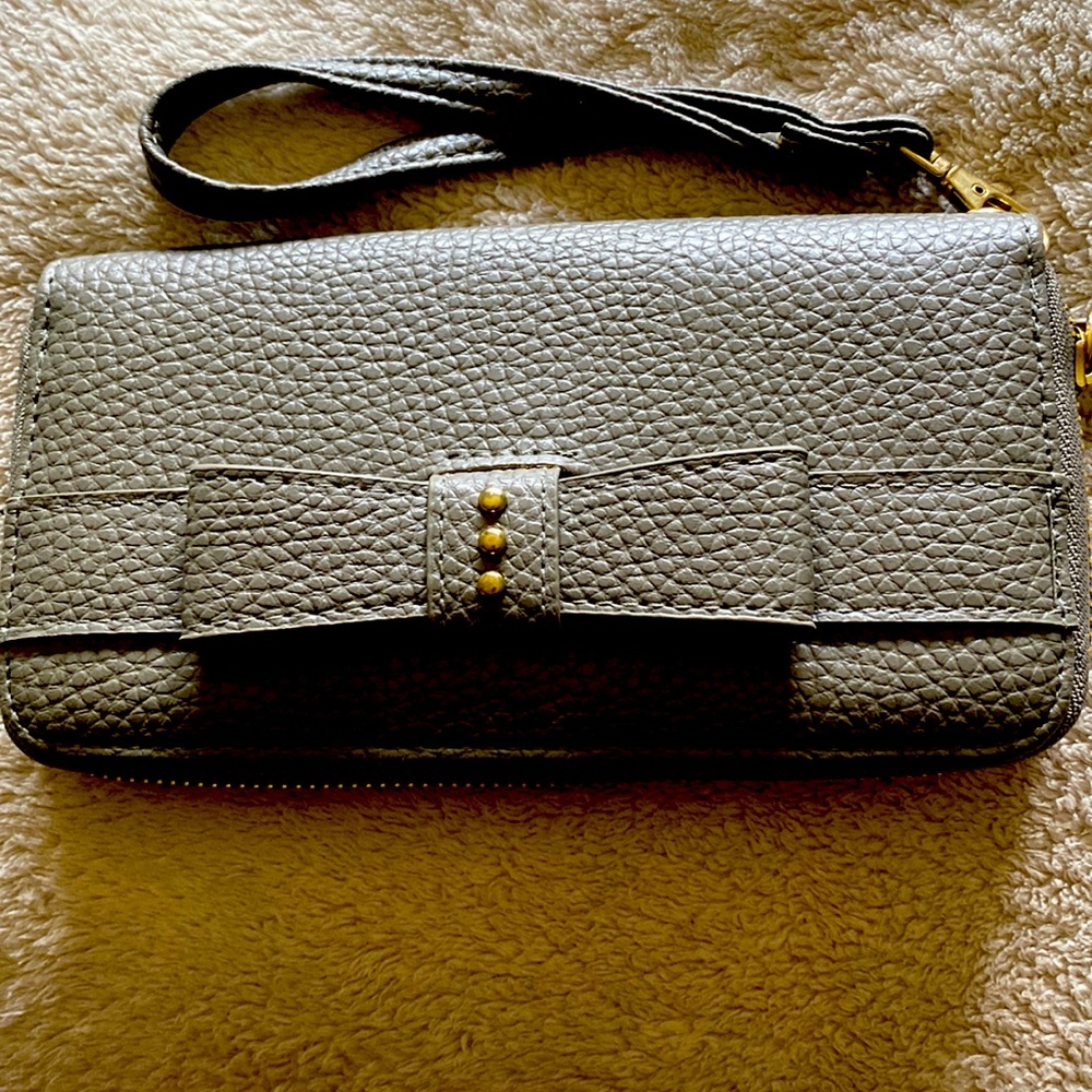 Jessica Simpson, gray wristlet never used.